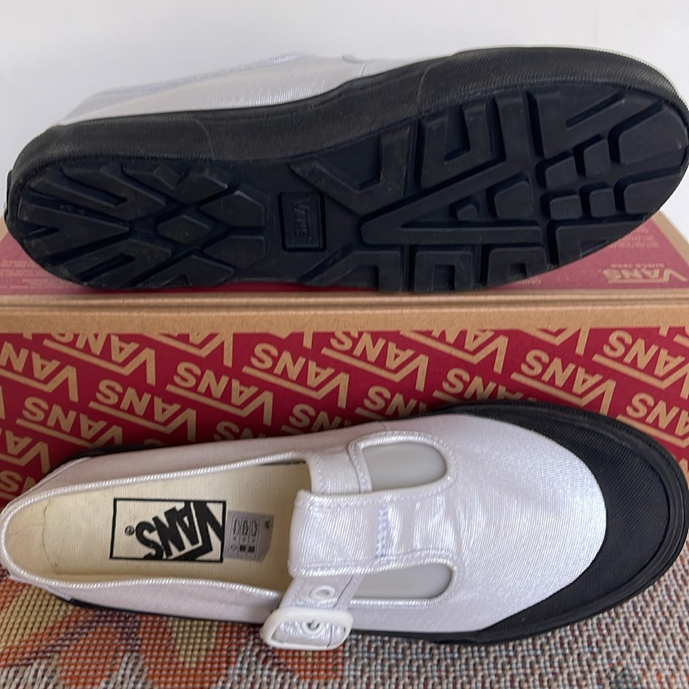 Vans WMNS Style 93
Coated Canvas True White
VN0A3XTJW00
Sneakers - Picture 3 of 16